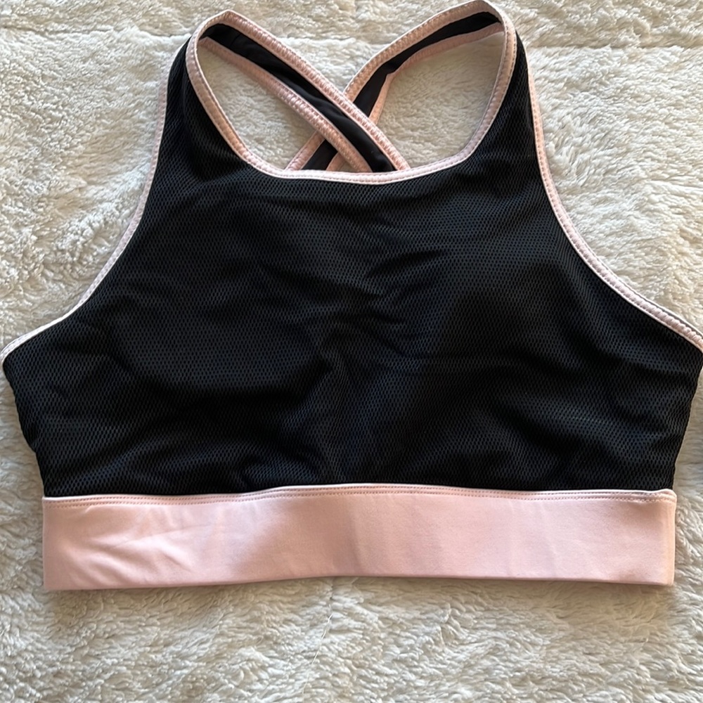 Adorable looking sports bra great for the gym or Joga